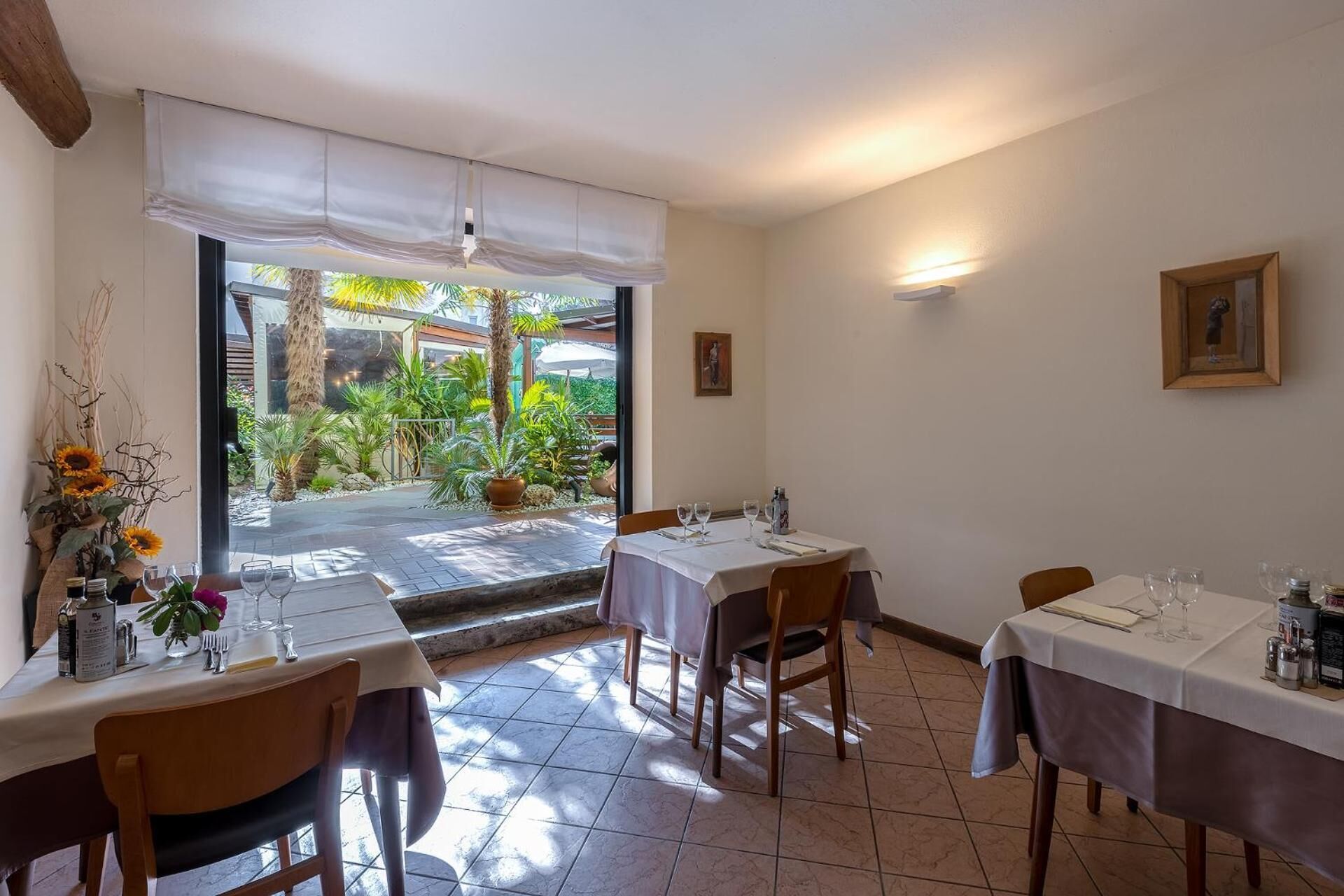 dinner served, italian cuisine, pool views