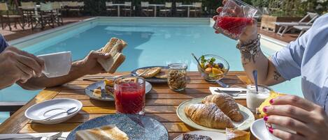 Ilmainen päivittäinen buffetaamiainen