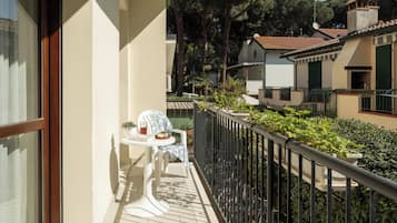 Standard Quadruple Room | 1 bedroom, in-room safe, desk, free WiFi