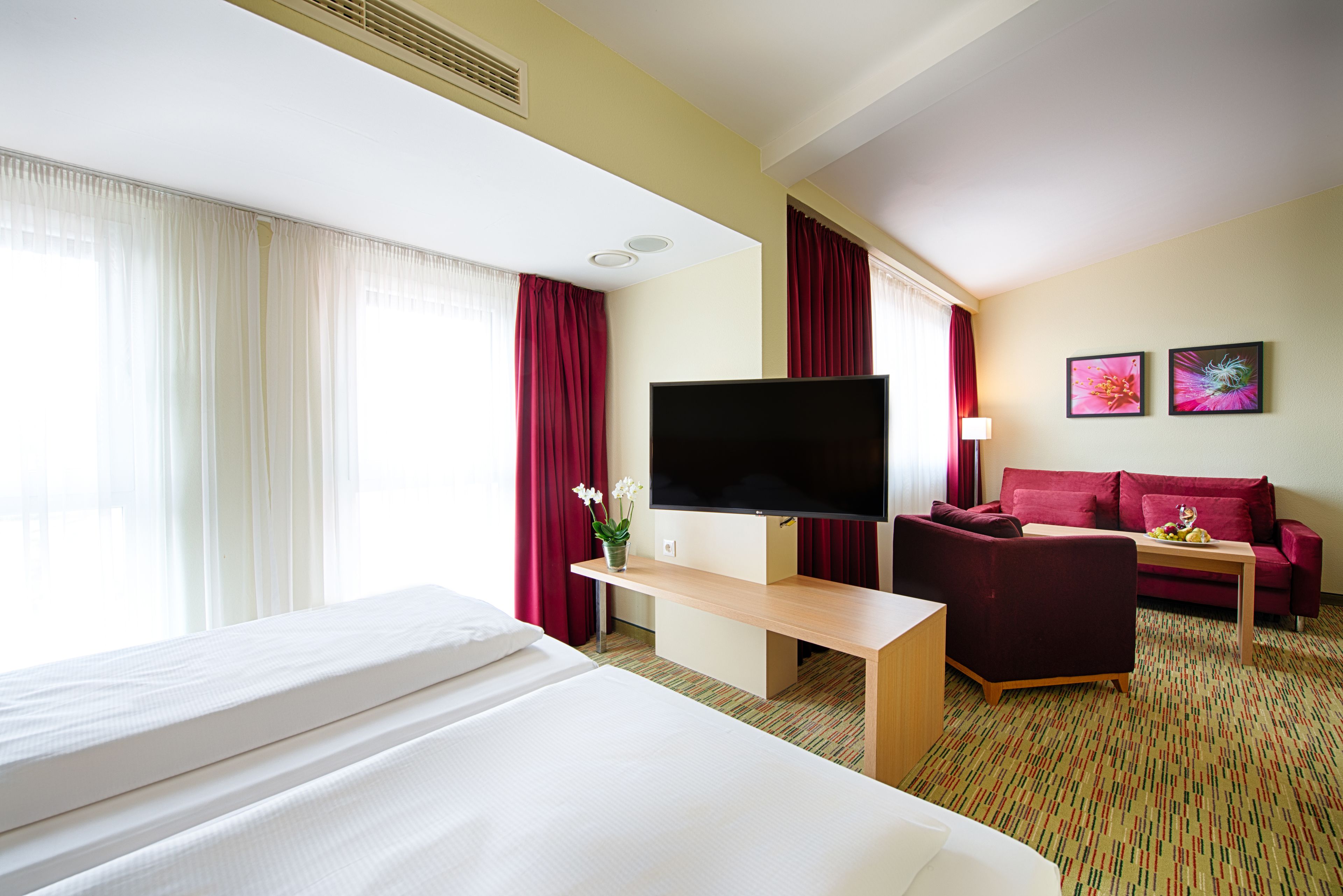 junior suite | hypo-allergenic bedding, in-room safe, desk, laptop workspace