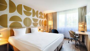 Hypo-allergenic bedding, in-room safe, desk, laptop workspace