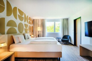 Chambre Deluxe avec lits jumeaux | Literie hypoallergénique, coffre-fort pour ordinateur portable, bureau