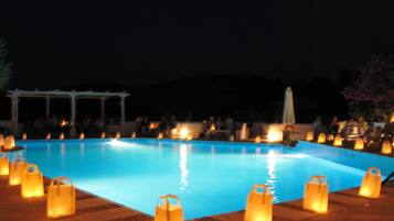 Outdoor pool, pool umbrellas, sun loungers
