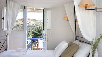 Superior Room | In-room safe, desk, iron/ironing board