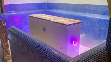 Bagno turco/hammam, scrub corpo, manicure/pedicure, massaggi