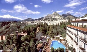 Outdoor pool, open 9 AM to 7 PM, pool umbrellas, sun loungers - Taormina Park Hotel (Taormina)