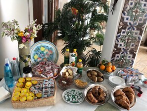 Breakfast served 