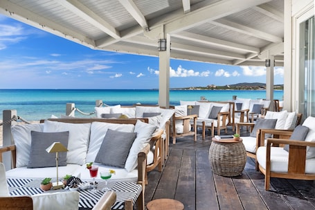 Strandbar. Abi d'Oru Sardinian Beach Resort & Spa