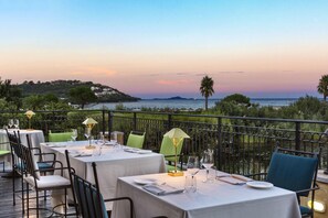 3 restauranter, frokost og middag serveres, italienske retter