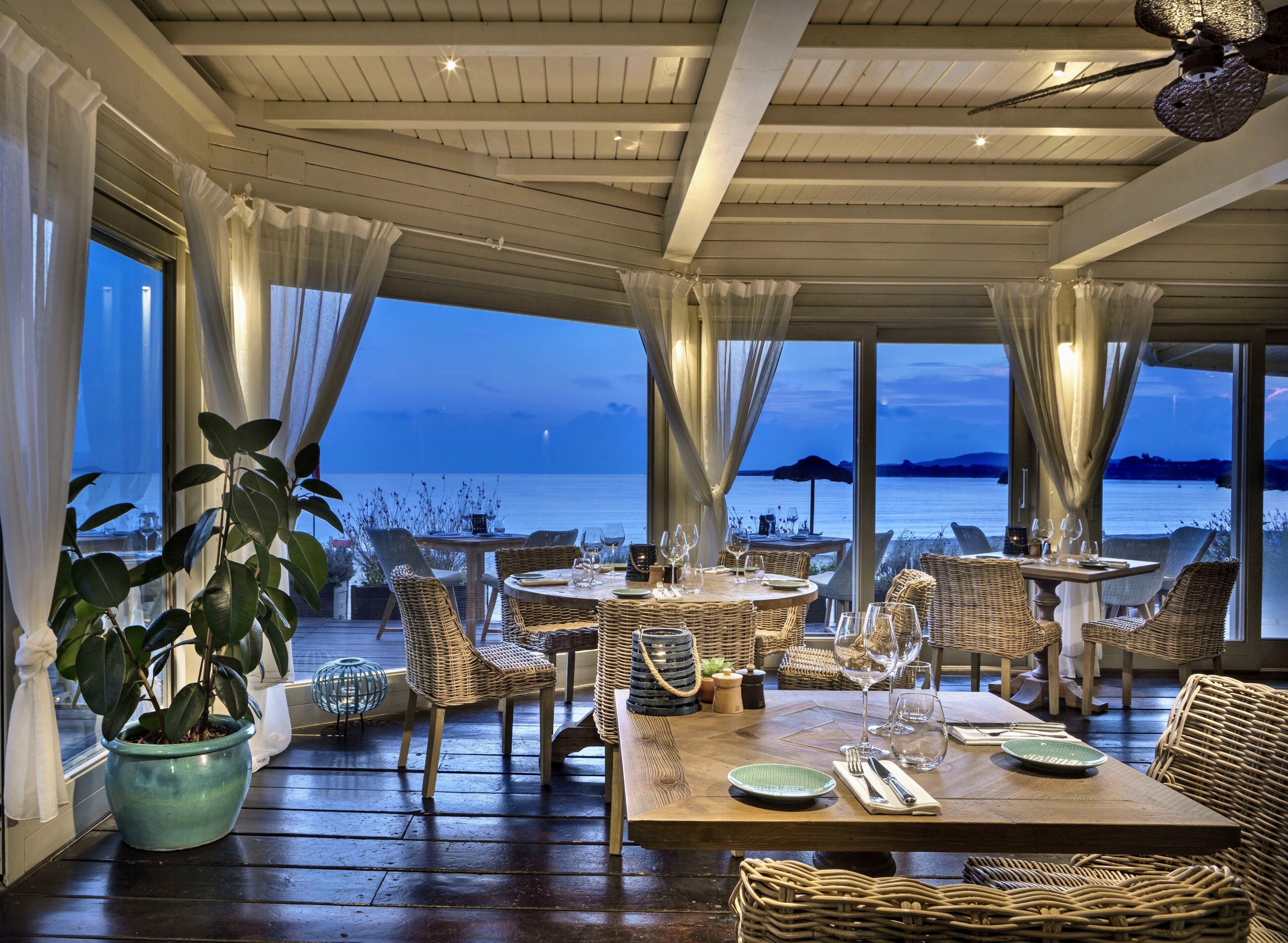 3 restaurants, breakfast, dinner served; italian cuisine