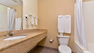 Combined shower/bathtub, free toiletries, hair dryer, towels