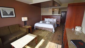 Chambre Exécutive, 1 trÚs grand lit | Literie hypoallergénique, bureau, fer et planche à repasser