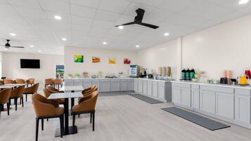 Free daily continental breakfast