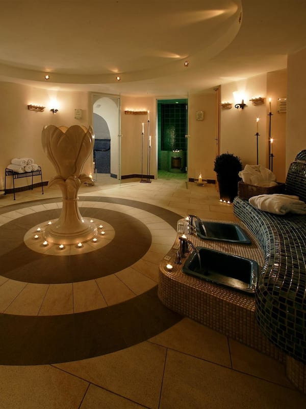Sauna, steam room, body treatments, aromatherapy, hot stone massages