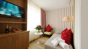 Minibar, coffres-forts dans les chambres, rideaux occultants