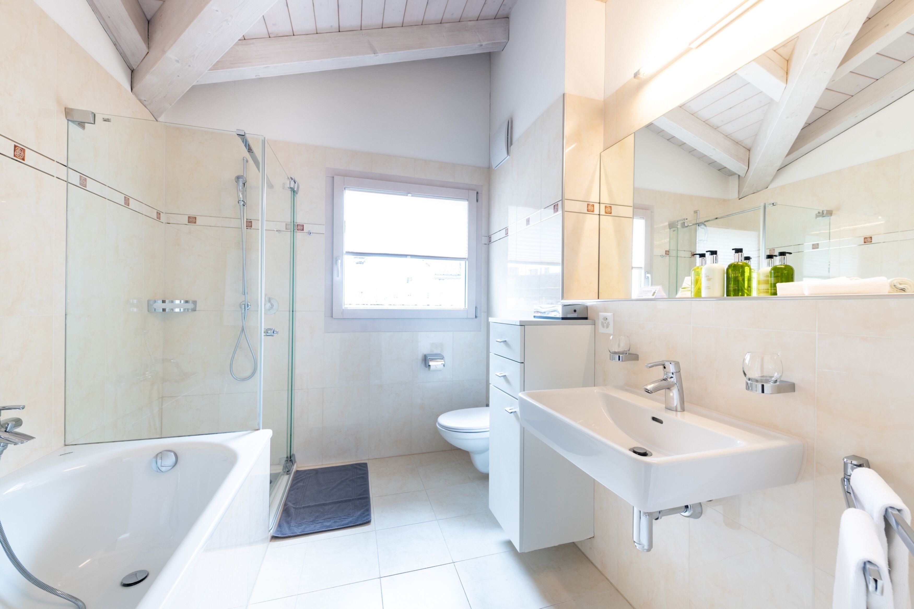 luxury double room, balcony | bathroom | free toiletries, hair dryer, bathrobes, slippers