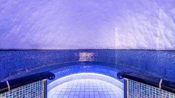 Sauna, steam room, body treatments, aromatherapy, hot stone massages