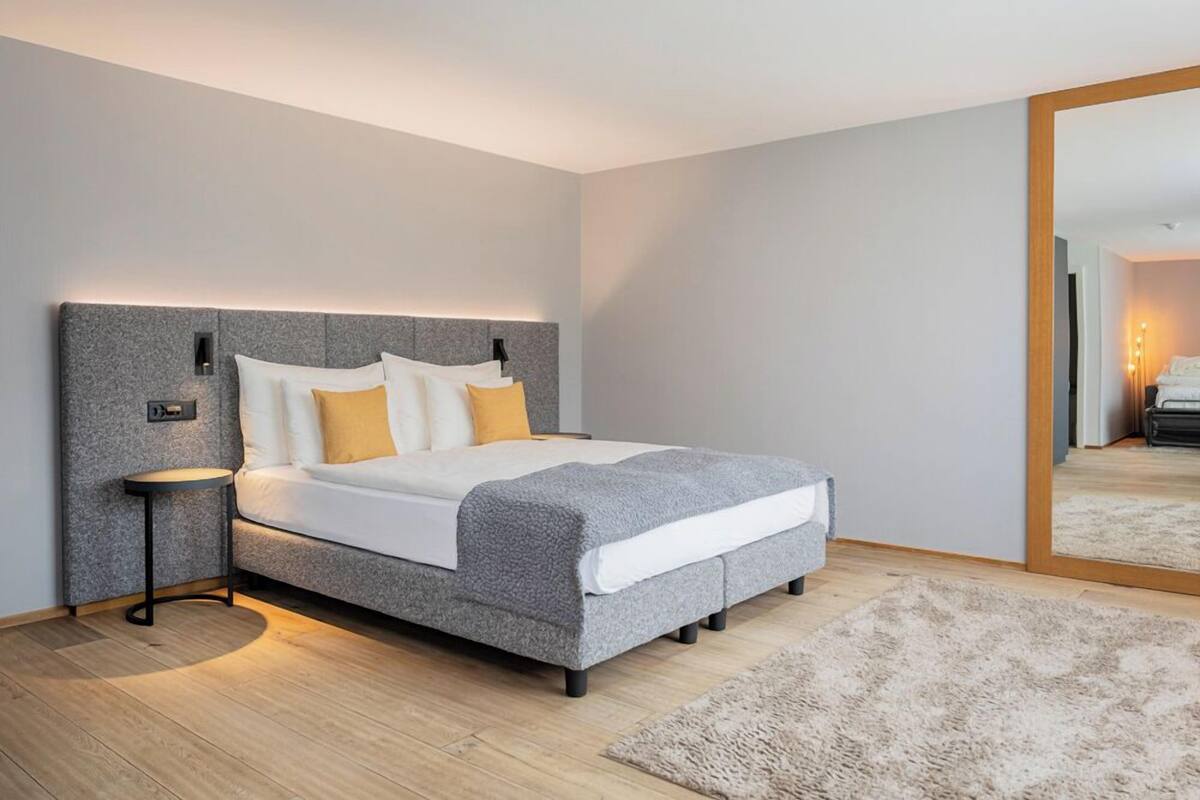 Habitación familiar (Deluxe) | Minibar, caja fuerte, cortinas opacas y cunas gratuitas