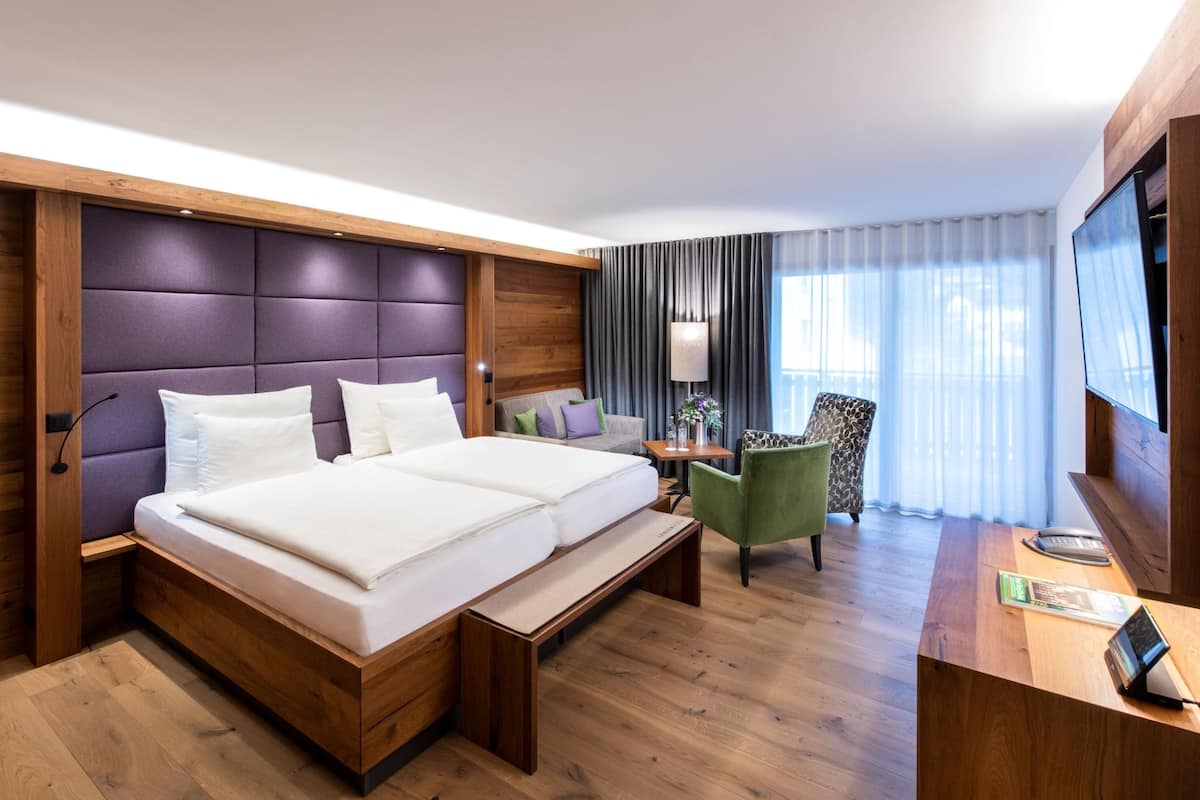 superior double room, balcony | 1 bedroom, minibar, in-room safe, blackout curtains