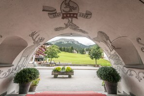 Courtyard - Hotel Lenzerhorn – Alpine Stay, Spa & Savour (Vaz-Obervaz)