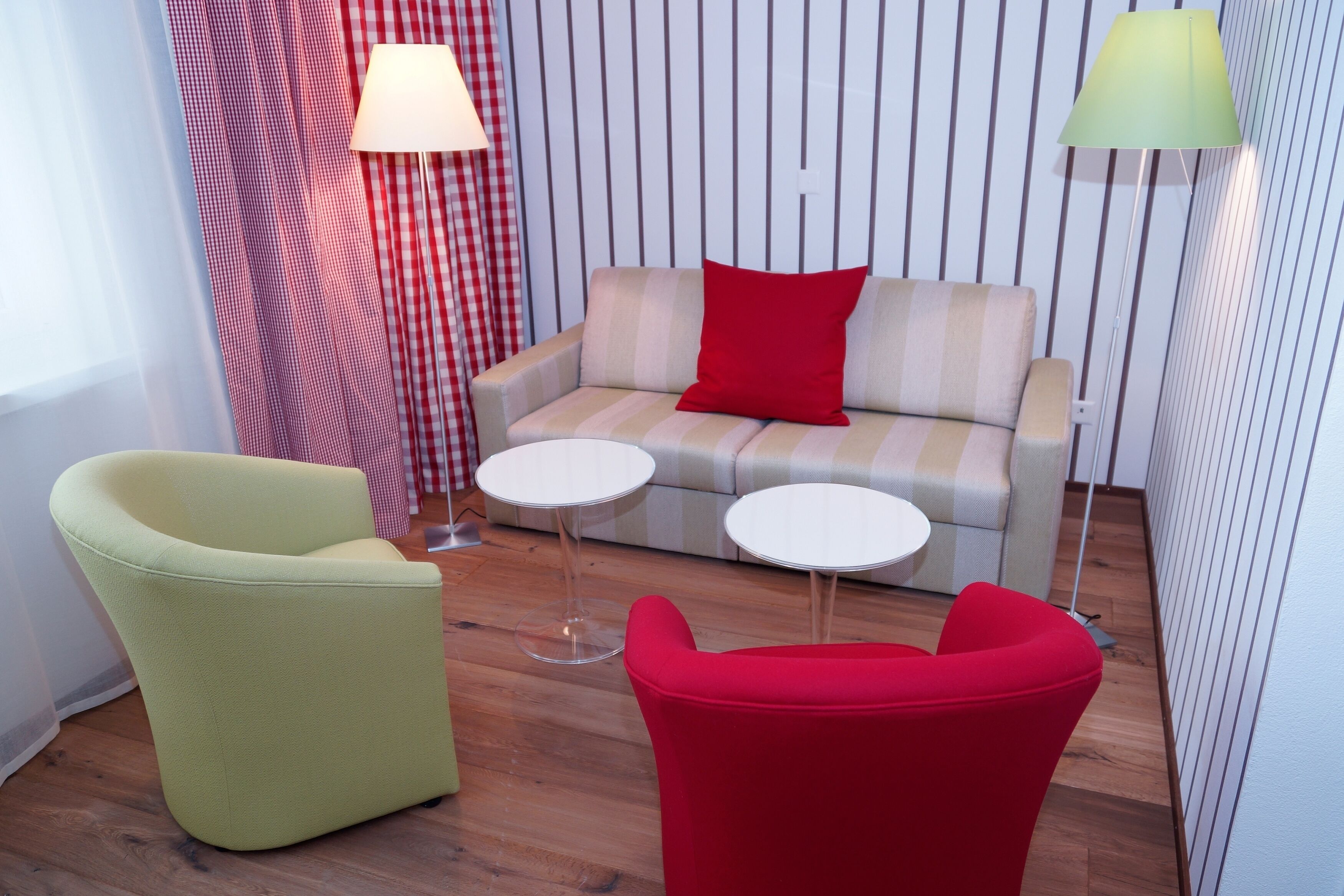 family room (deluxe) | living area | tv