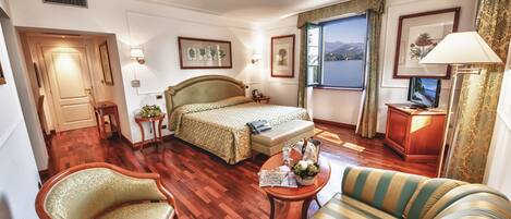 Suite Junior, 1 trĂšs grand lit, vue lac