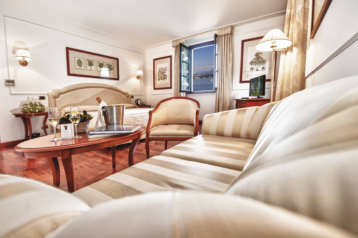 junior suite, 1 king bed, lake view | living area | led tv