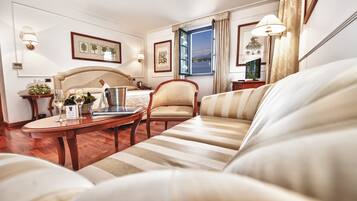 Junior-Suite, 1 King-Bett, Seeblick | Wohnbereich