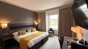 Desk, iron/ironing board (on request), WiFi (free), bed sheets