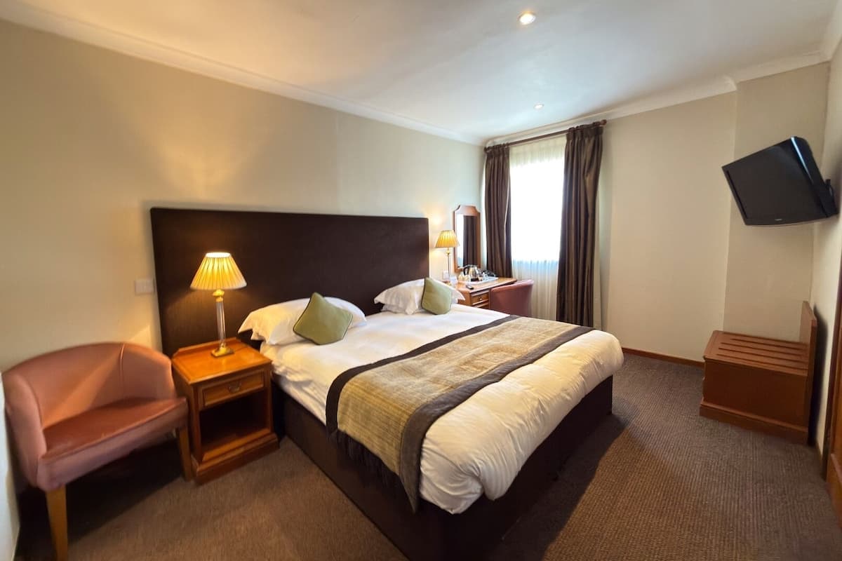 Desk, iron/ironing board (on request), free WiFi, bed sheets