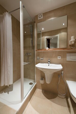 Shower, free toiletries, hair dryer, towels - Central Hotel Apart München (Munich)