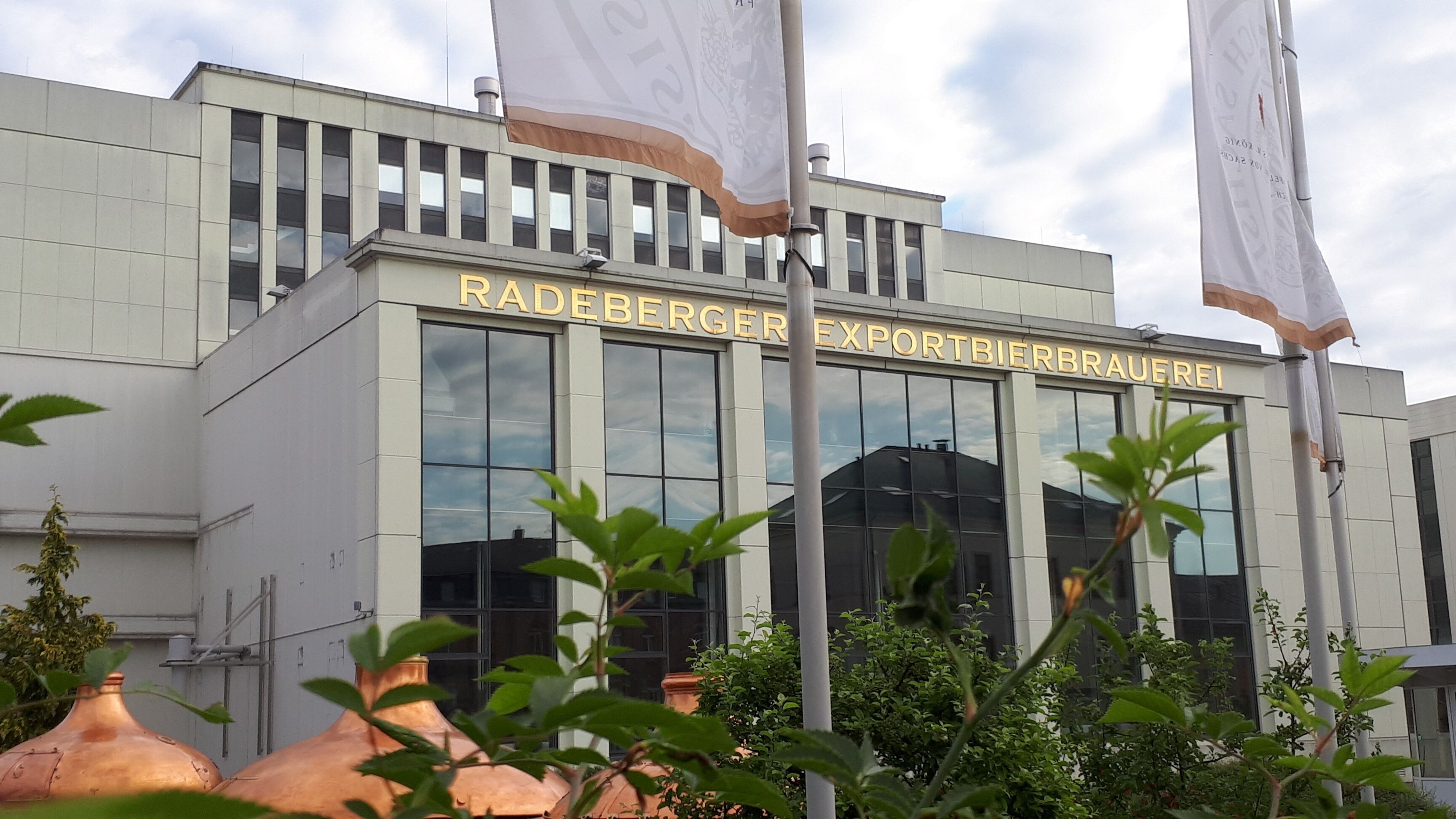 A modern building with the sign "RADEBERGER EXPORTBRAEUER" indicating it is a brewery.