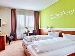 In-room safe, desk, cribs/infant beds, rollaway beds - Hotel Sportwelt (Radeberg)