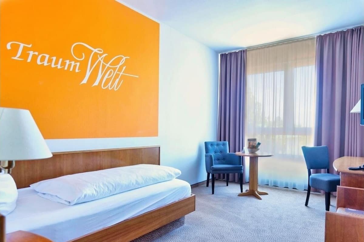 Economy Single Room | In-room safe, desk, cribs (surcharge), rollaway beds (surcharge)