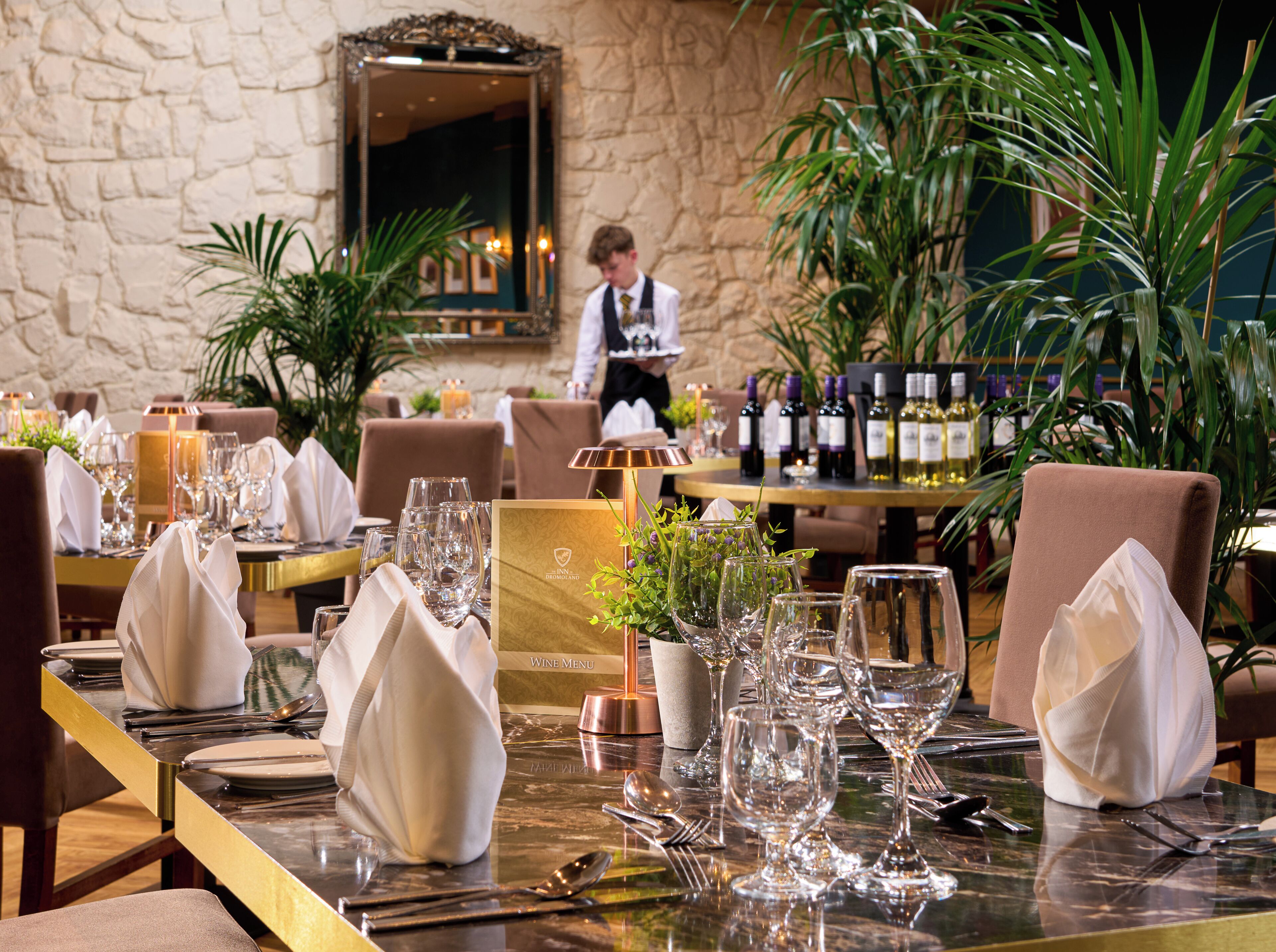 lunch and dinner served, international cuisine