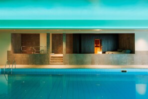 Indendørs pool