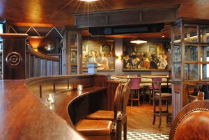 Serves lunch and dinner