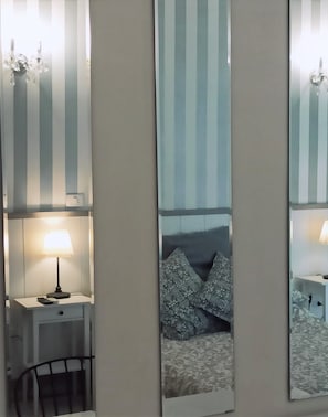 Interior detail - Dei Decumani (Naples)