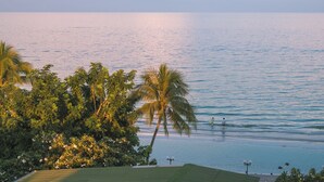 A coastal view with palm trees and a calm sea. - Sailom Hotel Hua Hin (Hua Hin)
