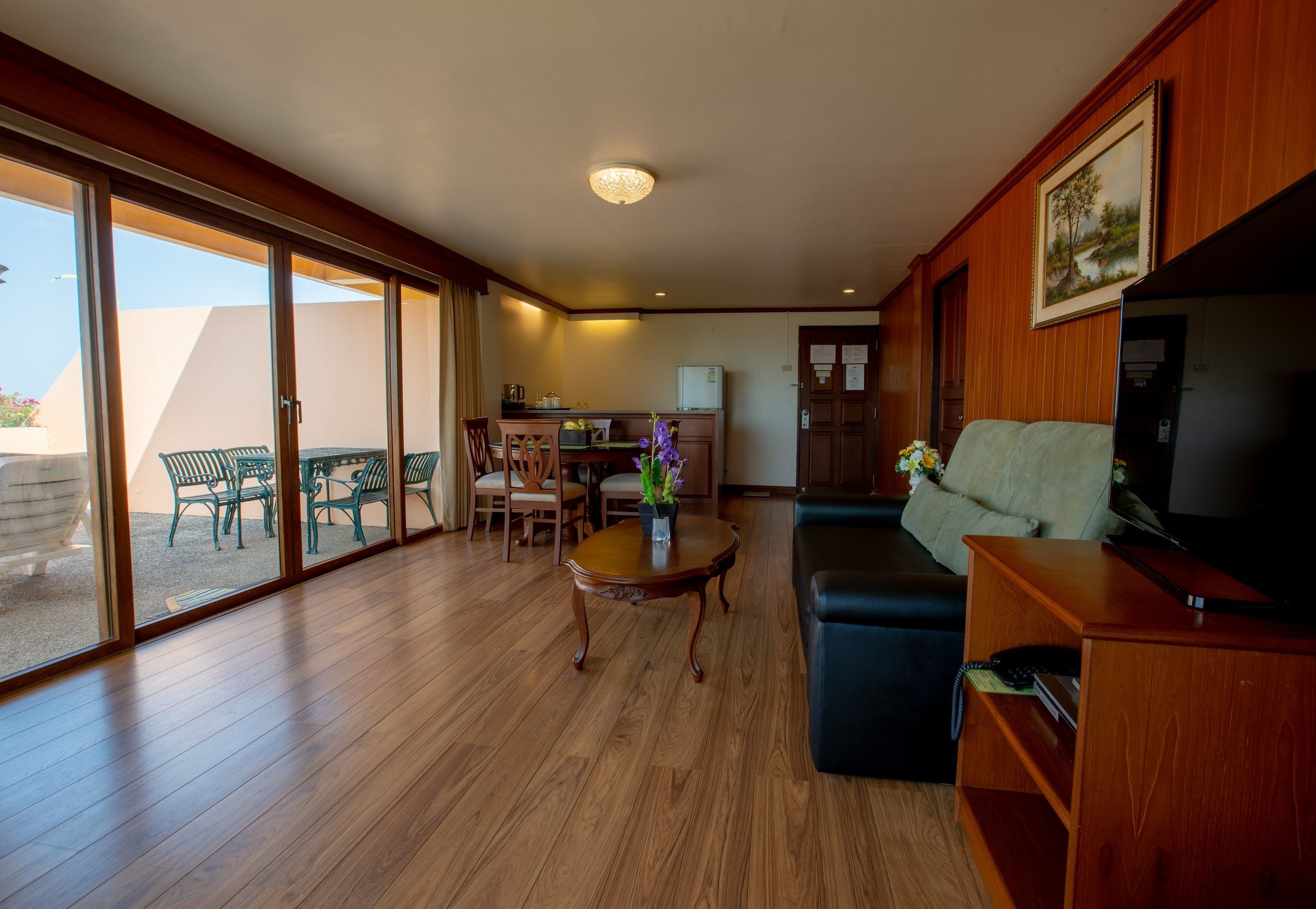 suite, sea view | living area | 40-inch lcd tv with satellite channels, tv