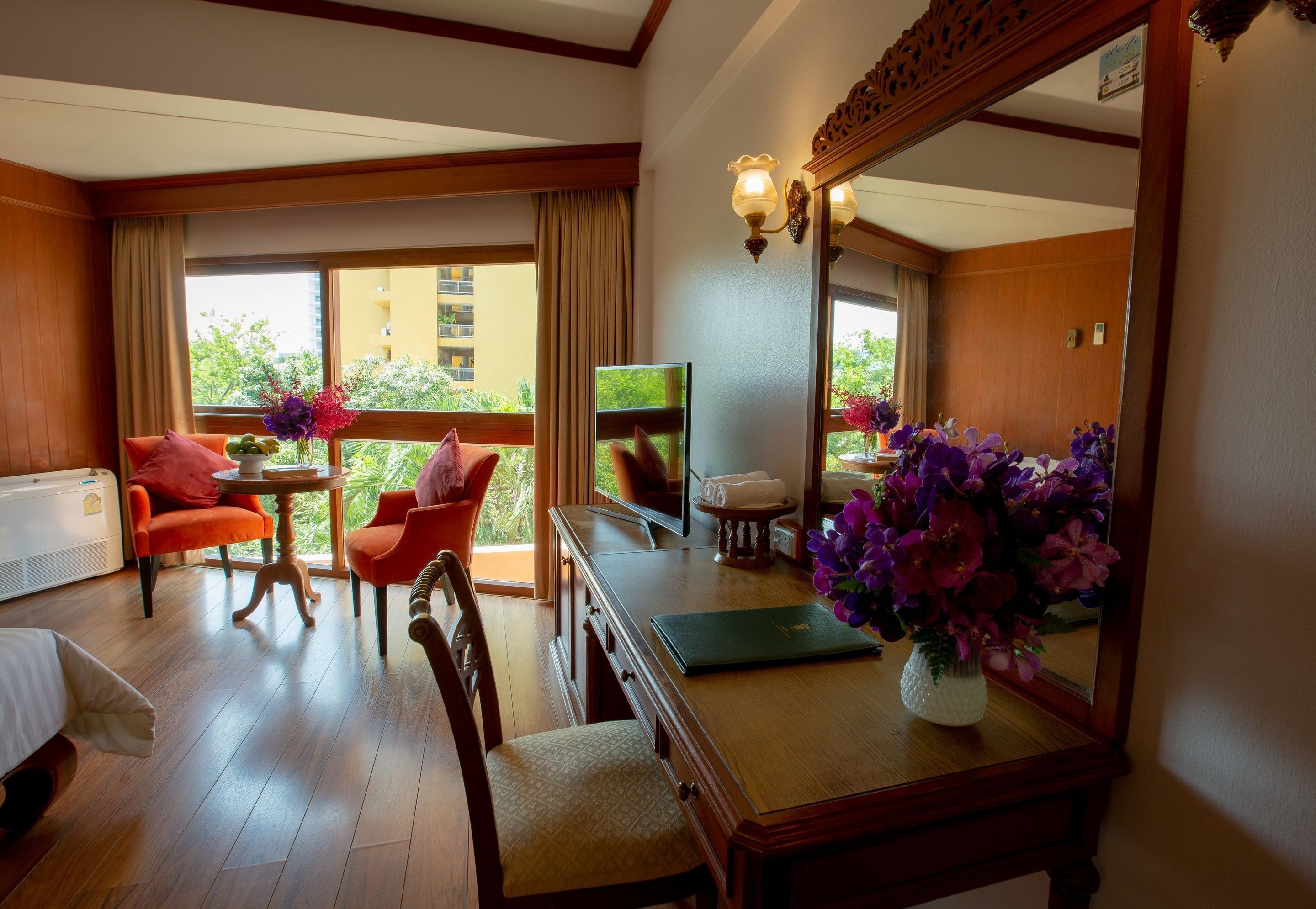 deluxe room (twin bed) | 1 bedroom, in-room safe, desk, blackout curtains