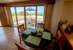 Suite, vue mer | Coin cuisine privé | Réfrigérateur, cafetière/bouilloire, bouilloire électrique