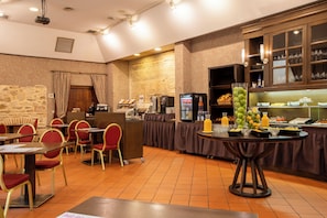 Free daily buffet breakfast