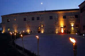 Façade de l’hébergement - soirée/nuit