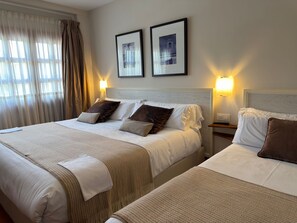 Classic Triple Room - Hotel San Antonio El Real (Segovia)