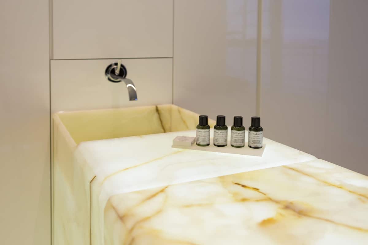 superior lateral triple room, sea view, balcony (2 adults + 1 child) | bathroom | eco-friendly toiletries, hair dryer, towels, soap