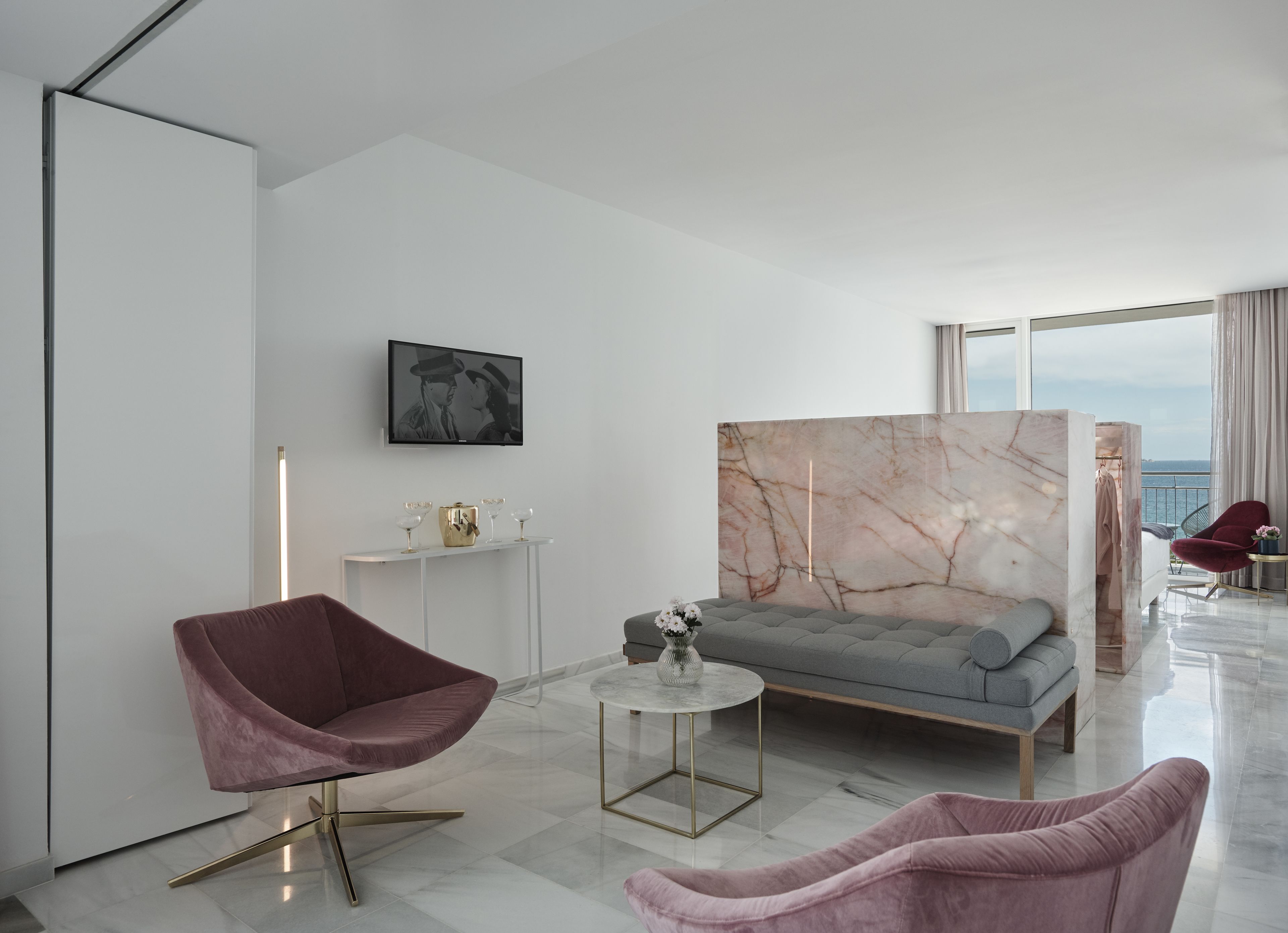 junior suite, sea view | living room | tv