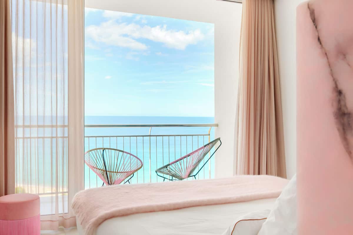 junior suite, sea view | 1 bedroom, hypo-allergenic bedding, minibar, in-room safe