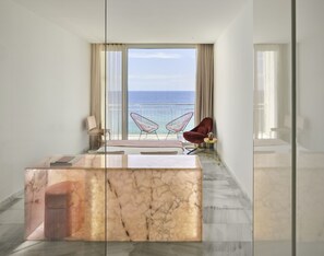 Literie hypoallergénique, minibar, coffres-forts dans les chambres