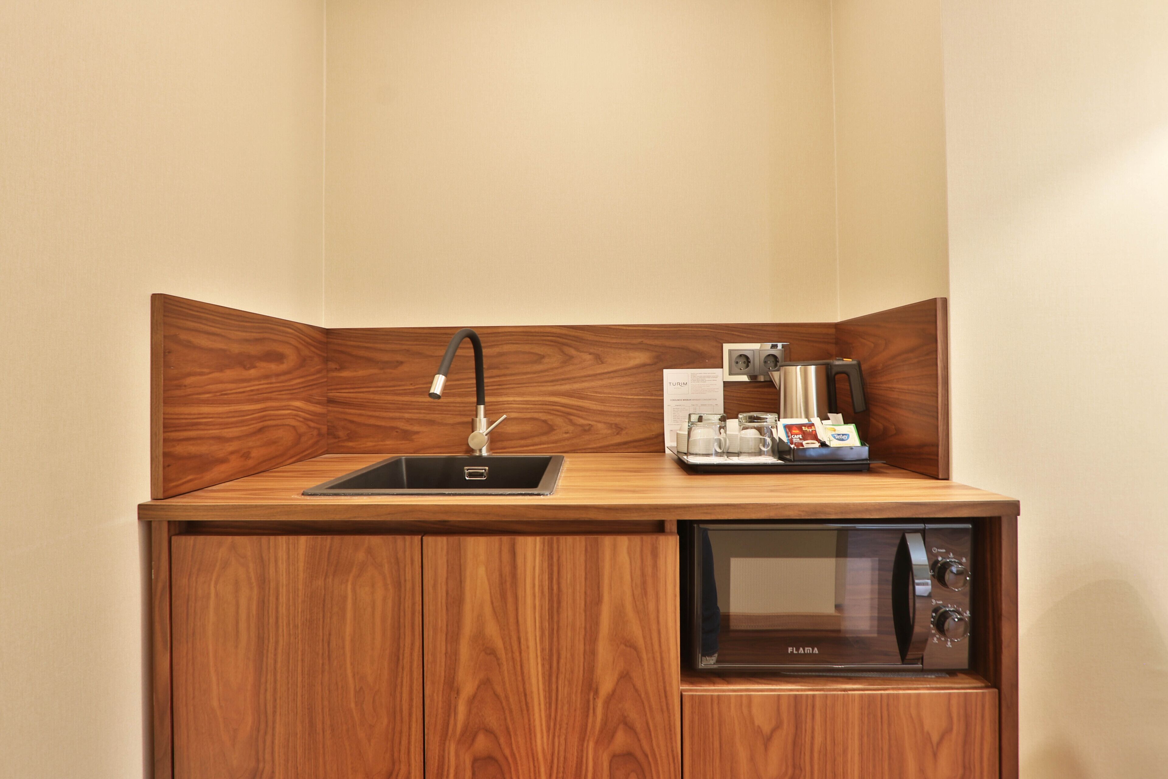 executive double room | 1 bedroom, minibar, in-room safe, blackout curtains